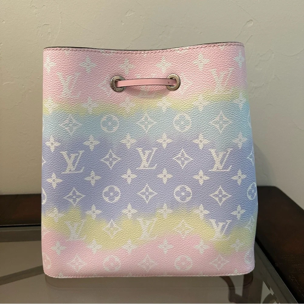Louis Vuitton | Monogram Escale Neonoe MM Limited Edition Bucket Bag in Pastel - Picture 6 of 13